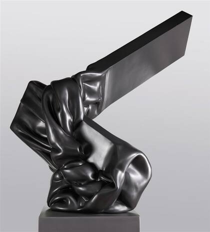 A sí mismo, 1976-2008, de madera y resina, integró la muestra de OSDE