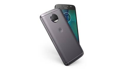 A simple vista, el Moto G5S Plus es casi idéntico en el diseño respecto al Moto G5 Plus, pero se diferencia por su cámara dual de 13 megapixeles