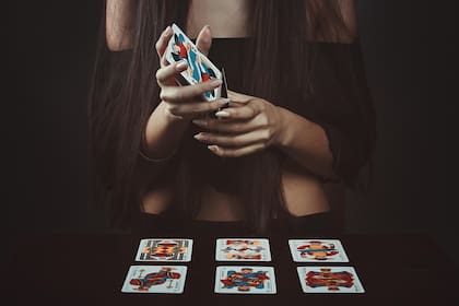 A Soledad también le gustaban las cosas relacionadas con la astrología, lo sobrenatural y los clarividentes: “Es más”, confiesa. “Yo también alguna que otra vez hice una consulta con esa bruja”.