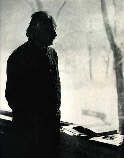 A su amigo Linus Pauling, Einstein le dijo que firmar la carta: "Fue el gran error de mi vida"