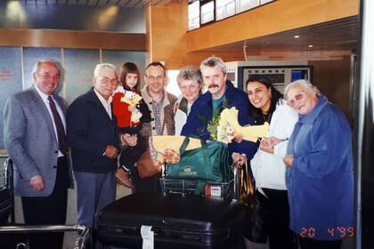 A su arribo al aeropuerto de Ljubljana (Brnik), los esperaban algunos primos y tíos, que los recibieron con mucho amor y con flores. Fue muy emotiva y cálida la recepción, presagio de cosas lindas que iban a vivir en Eslovenia.