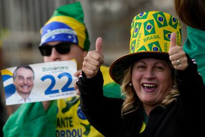 A supporter of Brazil's President Jair Bolsonaro cheer prior to the start of a military parade to celebrate the bicentennial of the country's independence in Brasilia, Brazil, Wednesday, Sept. 7, 2022. (AP Photo/Eraldo Peres)