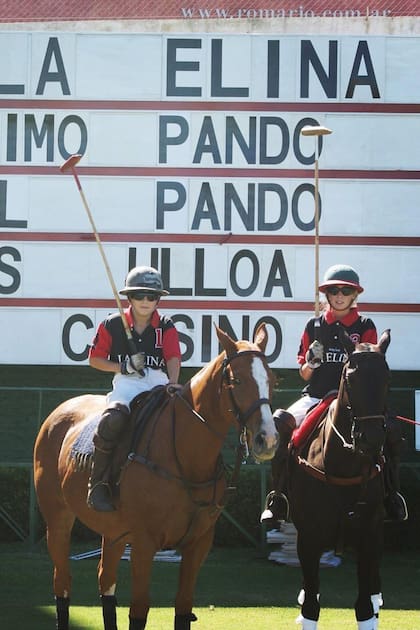 A sus 11 y 12 años, compartiendo equipo en la Copa Tolo Polo, en Palermo. Eran tiempos en los que coincidían en la escuela de polo Santa Helena de Duggan, que funcionaba en Lavinia, el campo de él