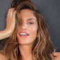 Luz pulsada, jacuzzi y café con colágeno: las redes le respondieron a Cindy Crawford por su rutina matutina