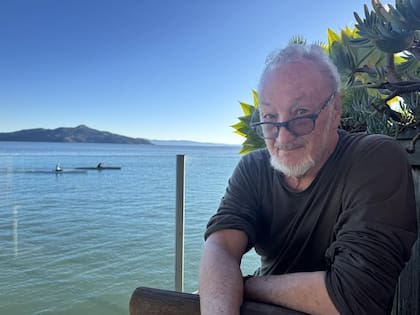 A sus 77 años, Robert vive en California, pero aún sigue participando en producciones cinematográficas como actor o director