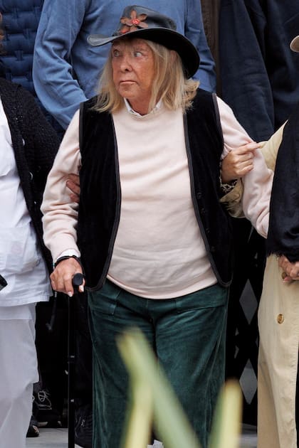 A sus 81 años, Dolores Blaquier, su prima y gran amiga,
dejó el campo en Lobos donde vive para acercarse a darle el último
adiós