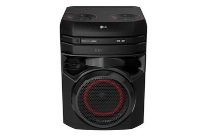 A todo volumen. Si tu papá es el alma de las fiestas y aún en plena cuarentena disfruta de la música, la torre de sonido LG Xboom On2D puede ser para él. Cuenta con Super Bass Boost, que genera un flujo de aire extra para producir bajos potentes, y tiene ranura para apoyar el smartphone. Ofrece soporte conexión para Multi Bluetooth, lo que permite emparejar hasta tres dispositivos a la vez. ($36.999)