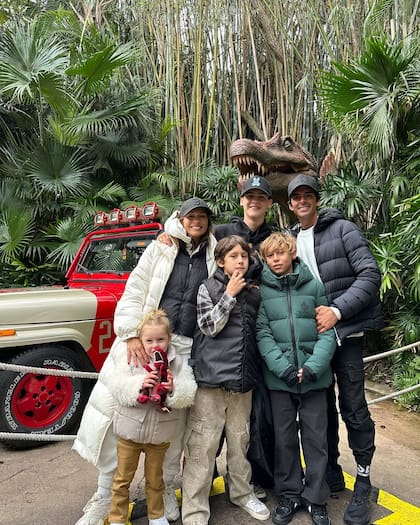 A tono con la temática de Jurassic Park, la menor de la familia pidió que le comprasen un dinosaurio de peluche