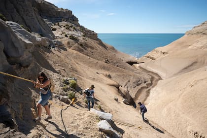 A través de cañadones se llega a sitios con vistas muy lindas