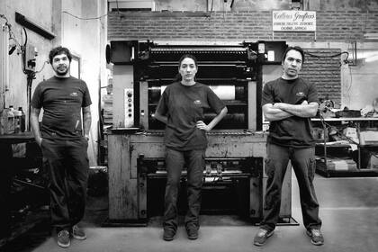 A través de la ficción, los hermanos Lorena, Sergio y Federico Vega revisitan el lugar de la infancia: la imprenta de su padre