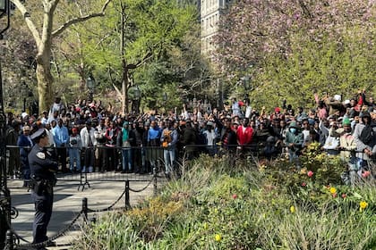 A través de la Iniciativa de Parques Comunitarios se reconstruyen los parques mediante un proceso de diseño impulsado por la comunidad