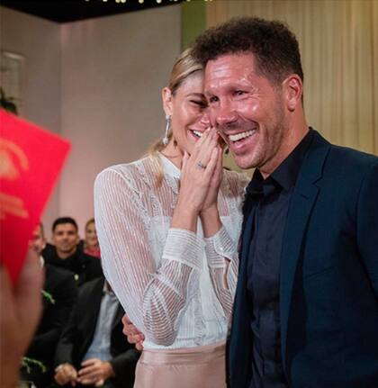 "Hoy, 14 de junio, en una ceremonia intima junto a nuestra familia, nos hemos casado por civil... ¡estamos muy felices!", escribió ella