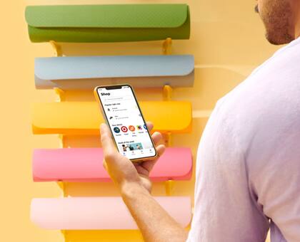 A través de su APP móvil, Costco le permite a los usuarios verificar disponibilidad y precios de productos específicos según la tienda seleccionada