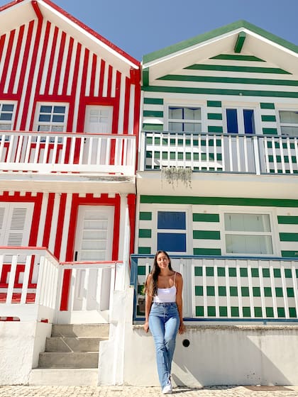 A través de su blog (www.amigaviajera.com) y su Instagram (@amigaviajera), Evelin ayuda a quienes desean emigrar a Portugal.