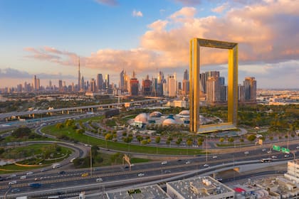 A través de su estructura, el edificio retrata tanto la modernidad como la tradicional Dubái.