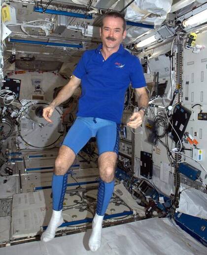 A través de sus redes sociales, Chris Hadfield comparte avances científicos y enseña procesos que ocurren en el espacio a los más jóvenes
