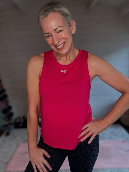 A través de sus redes sociales, la entrenadora busca incentivar a otras mujeres de su misma edad a mantenerse activas con pequeños ejercicios diarios