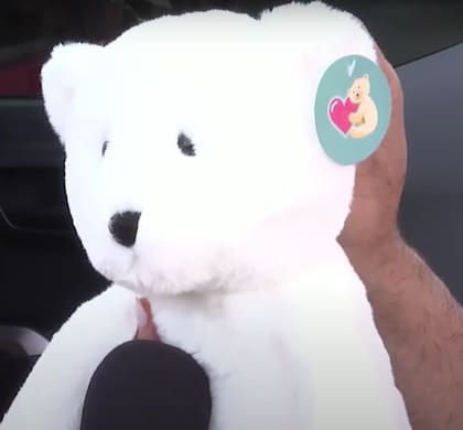 A través de un oso de peluche, Joany Figueredo puede escuchar los latidos de su hija