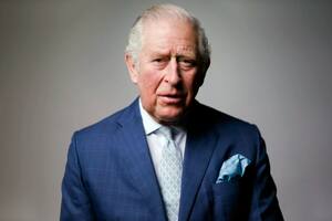 La familia real británica, de un dolor de cabeza a otro: ahora la policía investiga al príncipe Carlos