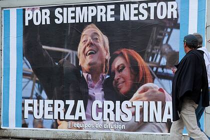 Uno de los afiches que primero pobló las calles tras la muerte de Kirchner