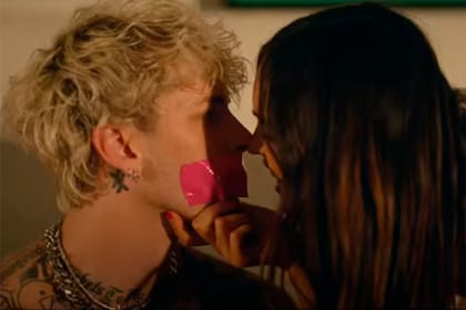 Machine Gun Kelly y Megan Fox, protagonistas de un sugestivo video musical