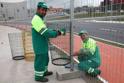 A un día de la inauguración del Mundial, el estadio de San Pablo aún está con muchos atrasos.