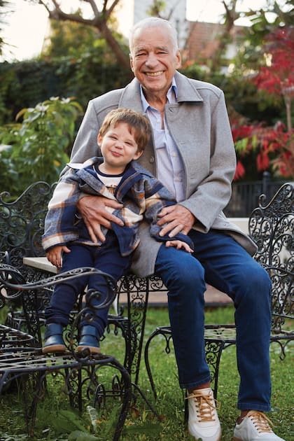 A un mes de haberse fracturado tres costillas, Cormillot retomó su agenda laboral. La semana pasada se reincorporó al equipo del popular ciclo "Cuestión de peso".  "Siempre hace bien trabajar", confiesa.