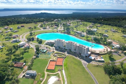 A unos 45 minutos de Asunción, está Aqua Village, un complejo con el gran valor agregado de tener una Crystal Lagoons, una laguna artificial de más de dos hectáreas