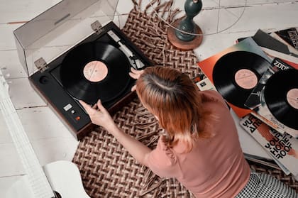 "A veces uno no puede decir 'estoy triste', pero escucha un tema y se quiebra", reveló el experto sobre la experiencia que puede generar la música en los individuos