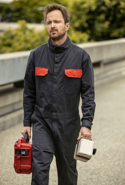 En la tercera temporada de Westworld, Aaron Paul interpreta a Caleb, un trabajador que se cruza en el camino de Dolores (Evan Rachel Wood)