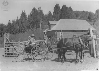 Aarón de Anchorena y su familia en Bariloche