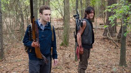 Aaron se hará muy cercano a Daryl