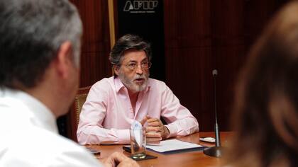 Alberto Abado suspendió al subdirector de control aduanero por las denuncias