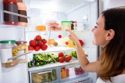 Abajo van las verduras y lo que se banca menos frío puede ir en los estantes superiores