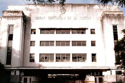 El antiguo edificio de Obras Sanitarias de la Nación