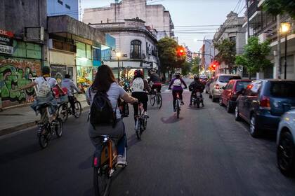 La primera bicicleteada se larga este lunes a las 18; la segunda, el 27, a la misma hora y en el mismo lugar: el bar Varela Varelita