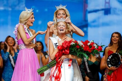 Abbie Stockard, Miss América 2025, coronó a Cassie Donegan como la ganadora de la edición 2026 (Instagram/@missamerica)