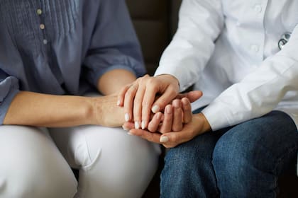 Abbott y el comisionado de educación superior destacan el liderazgo estatal en salud mental