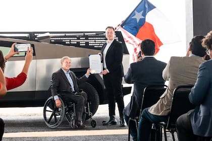 Abbott y Musk se habían mostrado juntos en el pasado a partir de otros anuncios de obras