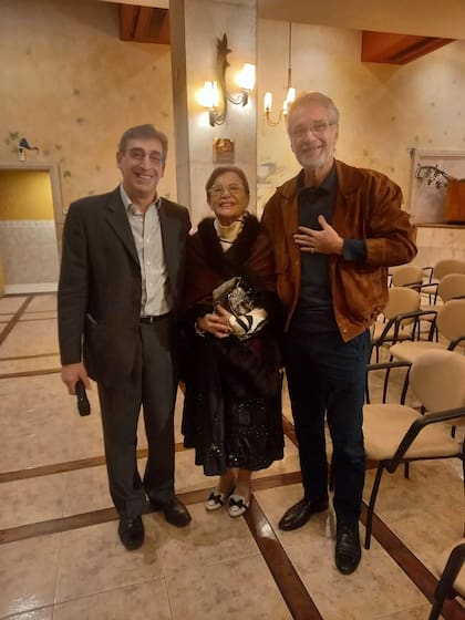 Abel Basti, María Estela "Ñata" Legal, pareja de Alfredo Stroessner, y Nicolás Mojoli, en 2024