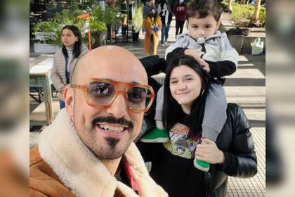 Abel con sus hijos Agustín y Guillermina (Foto: Instagram @abelpintos)