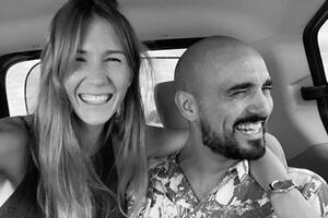 Abel Pintos compartió unas románticas fotos a los besos con su esposa y derritió de amor las redes