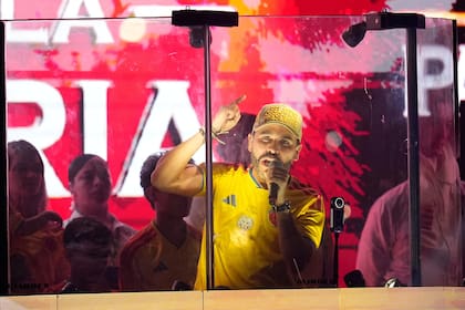 Abelardo de la Espriella se dirige a sus seguidores tras liderar la primera vuelta de las elecciones presidenciales, en Barranquilla, Colombia, el 31 de mayo de 2026