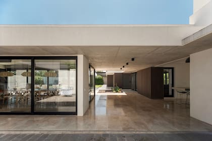 Aberturas 'Rotonda 640' (Galarza Aberturas).