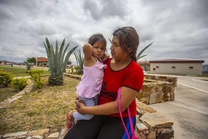 Abigail (19) está detenida junto a una de sus hijas; estaba sin trabajo cuando le ofrecieron transportar cocaína