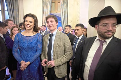 Abigail Dressel, de la embajada de Estados Unidos, junto con Santiago Caputo