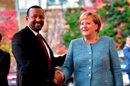 Abiy Ahmed Ali con la primer ministro de Alemania, Angela Merkel