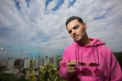 Abraham Mateo también incursionó en el mundo actoral: interpretó al cantante Raphael de pequeño en su serie autobiográfica