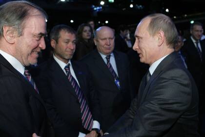 Abramovich con Putin, en 2010