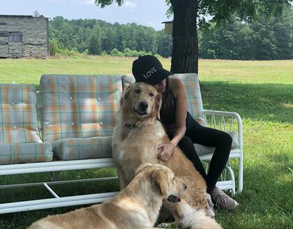 Abrazada por la naturaleza.